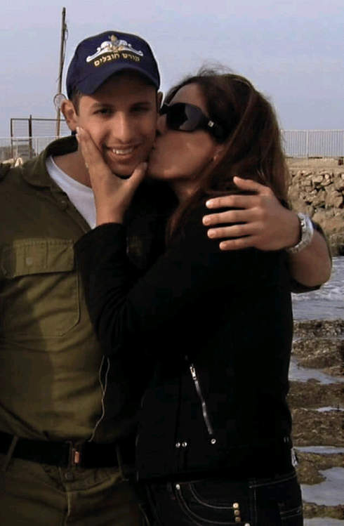 סרן שחר ז"ל ואימו | צילום: פרטי