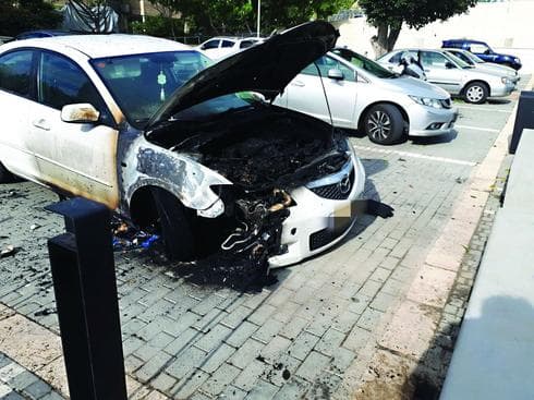 הרכב שהוצת | צילום: דוברות המשטרה