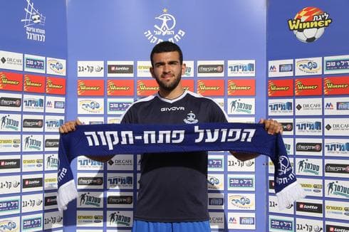 יקיר נתן. עוצמה פיזית לצד עוצמה בשמאל. צילום: סער כרמלי הפועל פ"ת יקיר נתן. עוצמה פיזית לצד עוצמה בשמאל. צילום: סער כרמלי הפועל פ"ת