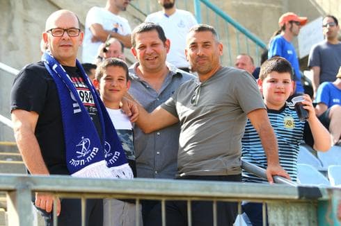"מציע לעומר ורד להמתין למינוי המאמן. ניב טל (מימין). צילום: סער כרמלי הפועל פ"ת