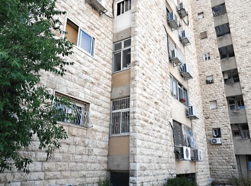 אחד הבניינים ברחוב שח"ל