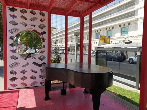 פסנתר הבטון שהוצב בתלפיות. צילום: קותי פונדמינסקי
