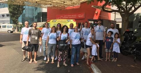 מתנדבי הדוכן החילוני | צילום: באדיבות המצולמים