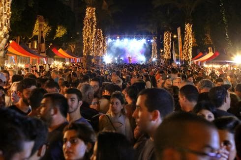 המוני אנשים בפסטיבל הבירה הראשון (צילום: איתמר רותם)
