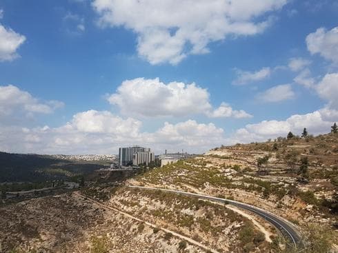 ההרים ליד הדסה עין כרם. צילום: אדווה חולי