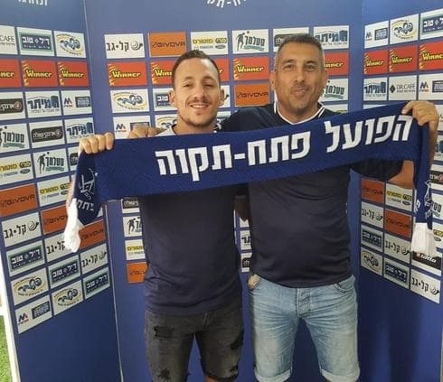 עוז פרץ עם המנהל המקצועי ניב טל. צילום: באדיבות הקבוצה עוז פרץ עם המנהל המקצועי ניב טל. צילום: באדיבות הקבוצה