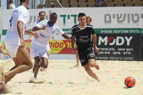 יעקב אבבה במדי הפועל פ"ת בכדורגל חופים. צילום: STRAVO יעקב אבבה במדי הפועל פ"ת בכדורגל חופים. צילום: STRAVO