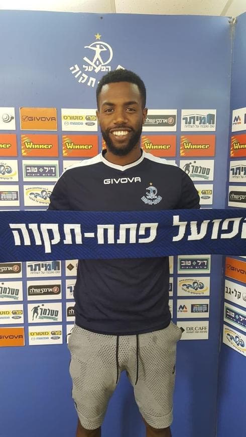 יעקב אבבה מתרגל לכחול. צילום: באדיבות המועדון יעקב אבבה מתרגל לכחול. צילום: באדיבות המועדון