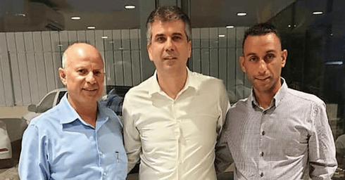 השר אלי כהן בעפולה עם ראש העיר אבי אלקבץ וחבר המועצה איתי כהן.  קרדיט צילום: אלירן כהן. 