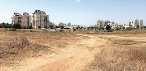 כאן תקום שכונה? | צילום: שי אלבלינג