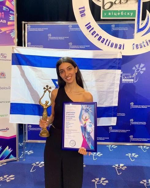 קוטפת את המקום השני | צילום: איתי עלמני