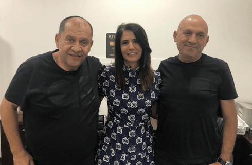 שלום (מימין) ושאול נעמן עם אלונה ברקת. צילום: יח"צ