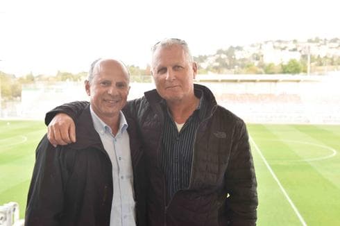 ראש העיר אבי אלקבץ והיו"ר עמיר נוי. מרוצים