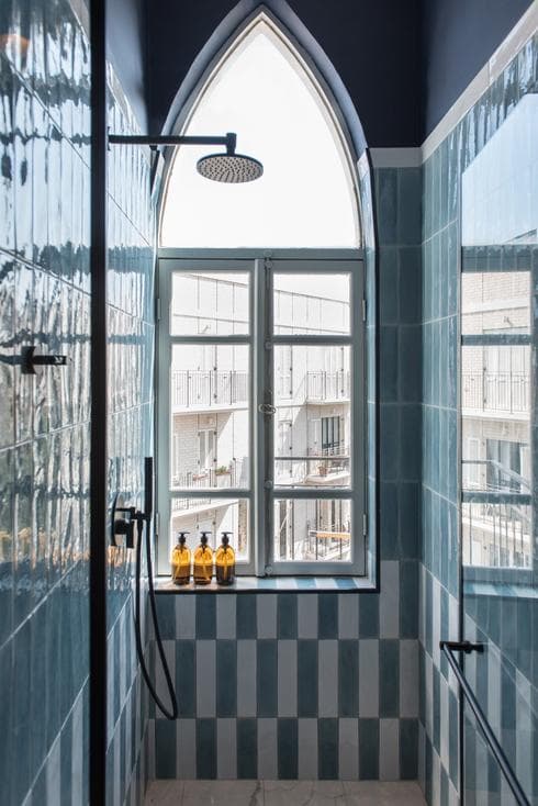 Elmina Hotel Jaffa. צילום: סיון אסקיו. עיצוב החדר על ידי מעצב הפנים מיכאל אזולאי