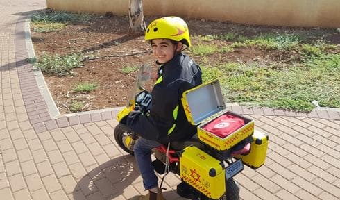 גבריאל אטדגי והאופנוע (צילום: דוברות מד"א)
