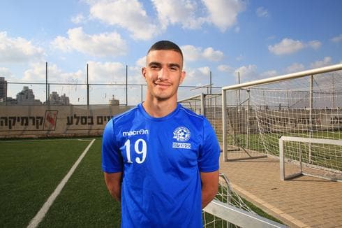שימו לב אליו. ליאל עבדה. צילום: ריאן שימו לב אליו. ליאל עבדה. צילום: ריאן