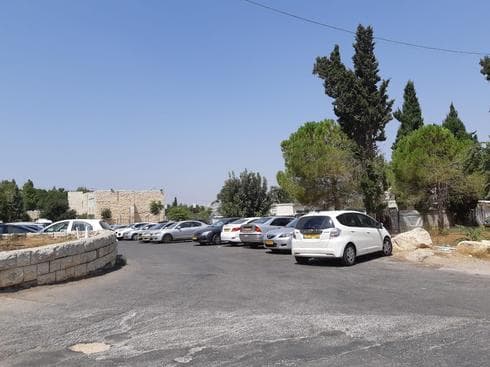 החניון ליד יד המורה. צילום: אדווה חולי החניון ליד יד המורה. צילום: אדווה חולי