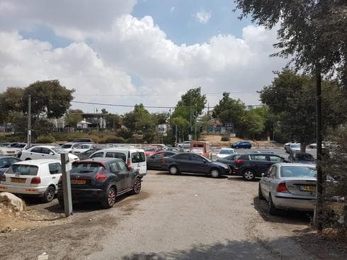 החניה בגן הפעמון. צילום: אדווה חולי החניה בגן הפעמון. צילום: אדווה חולי