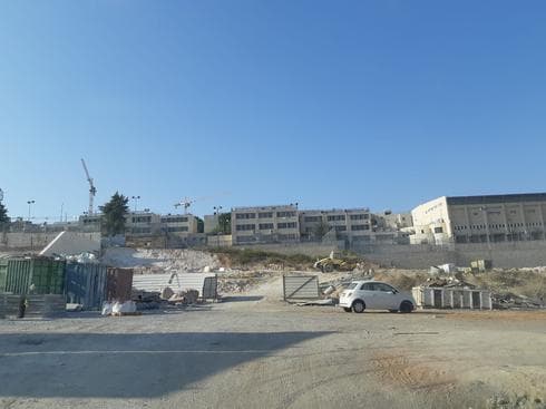 חניון עפר ברחוב גל. צילום: אדווה חולי חניון עפר ברחוב גל. צילום: אדווה חולי