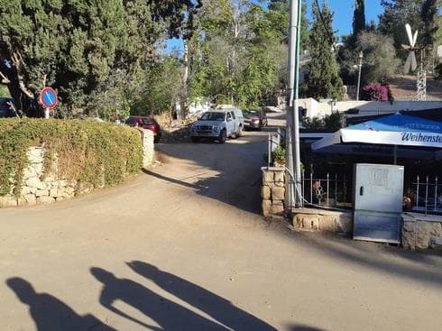 הכניסה לחניית העפר. צילום: אדווה חולי הכניסה לחניית העפר. צילום: אדווה חולי