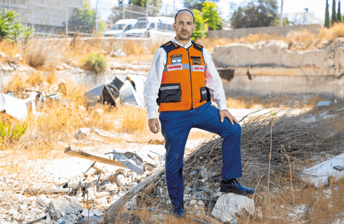 פולק השבוע על רקע שרידי ורסאי. צילום: יואב דודקביץ'