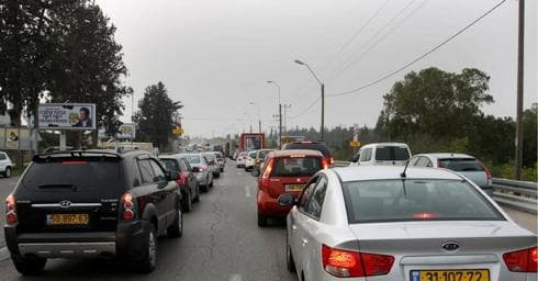 פקקי ענק בדרך ללייב פארק | צילום אבי מועלם