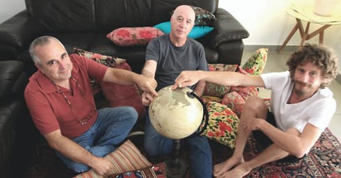 סאם, סימונס ומרום. "לכל אחד מאתנו יש זיכרונות מורכבים יותר" | צילום: אסף פרידמן