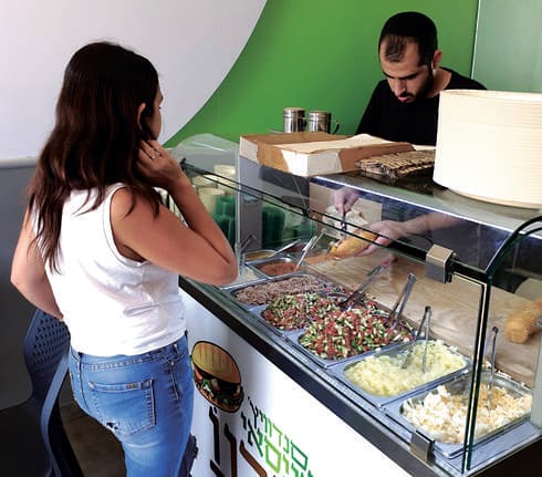 מי מקבל בגט מלא יותר? | צילום: אשר קשר
