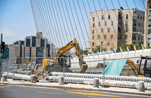 רחוב שז"ר. העבודות בעיצומן, גם הסכסוך | צילום: יואב דודקביץ'