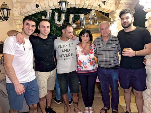 האם, האב וארבעת הבנים| צילום פרטי