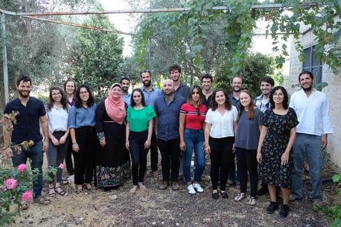 האורחים והמארחים באבו גוש | צילום: יואב דודקביץ'