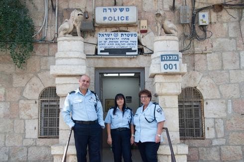 מימין: רס"ב חלימי, רס"מ צברי ורפ"ק כסאברי. צילום: יואב דודקביץ'