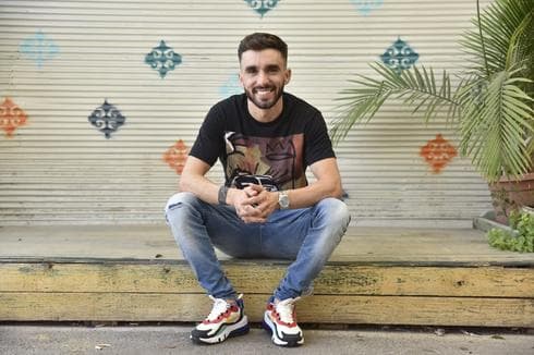 מור. המורה למוזיקה האמינה בו