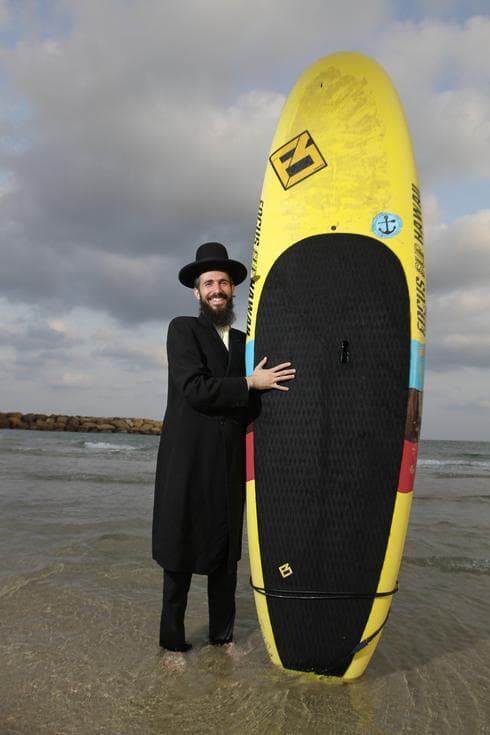 גבאי. "יש כאלה שגולשים עם בחורות, אני גולש עם הגלים" | צילום: אסף פרידמן