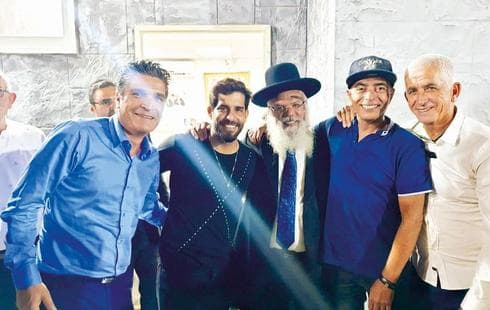הרב יגאל שריקי עם פאר טסי ורון שלום | צילום פרטי