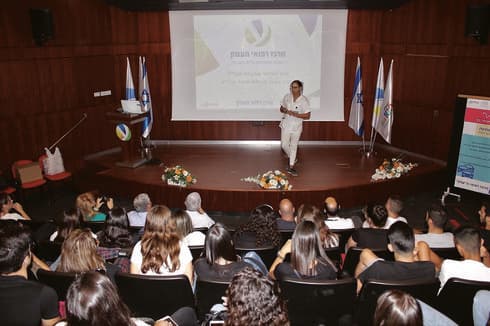 קיבלו הרצאות עם אנשי רפואה דחופה | צילום: דוברות עיריית עפולה