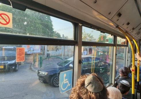 הנוסעים תקועים בנווה חיים | צילום: פרטי