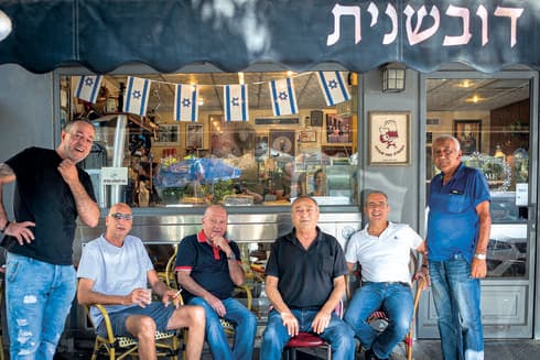   דובשנית. "הלקוחות ביקשו שלא נזיז שום דבר" | צילום: יואב דודקביץ'