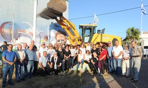בוגרי בית הספר נפרדים מבמנה הישן (צילום: דוברות עיריית עפולה)