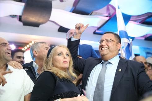 ליאון ואשתו. צילום: אלכס קולומויסקי