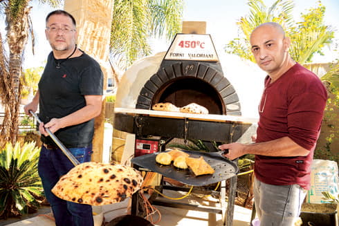 מארחים בסדנאות חברים מהתוכנית. חיים בר ואלברט איפראימוב | צילום: הרצל יוסף   