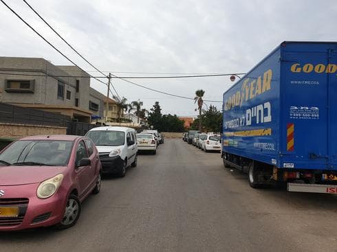 רחוב יגאל אלון. "בלתי אפשרי" | צילום פרטי