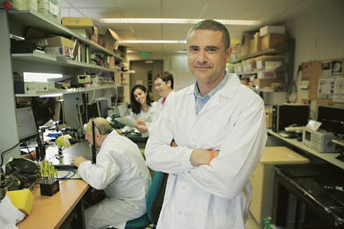 פרופ' זלבסקי. "לא יכול לעשות בטן גב, זה משגע אותי"  | צילום: תומי הרפז