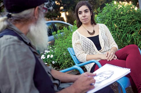 "אני רוצה להיות הכי אישי עם מי שאני מצייר" | צילום: תומי הרפז