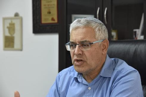 לוי. מודע שעוד הרבה עבודה לפניו