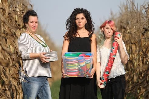 אפרת גוטליב שמיר, נופר פלד לוי ורויטל טבע. אמהות המהפכה | צילום: אסף פרידמן
