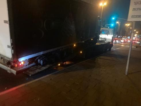 המשאית שנתפסה בבת ים | צילום: דוברות המשטרה