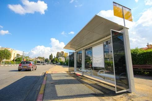 תחנות אוטובוס חדשות לרגל הקו החדש | צילום: עיריית פתח תקוה