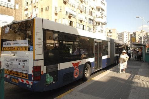 תחבורה ציבורית | המחשה: קובי קואנקס