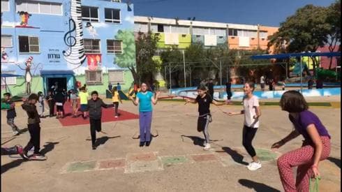 הילדים עם הדילגיות | צילום: בית ספר גורדון